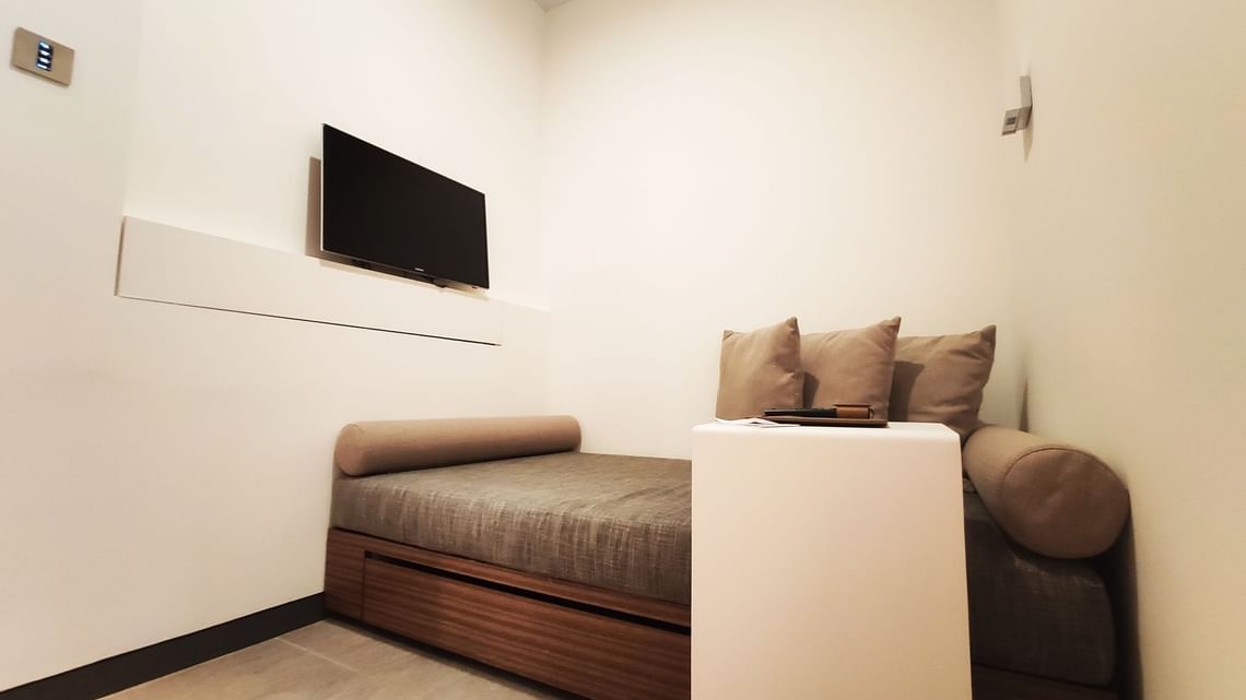 Mint Den One Farrer Hotel