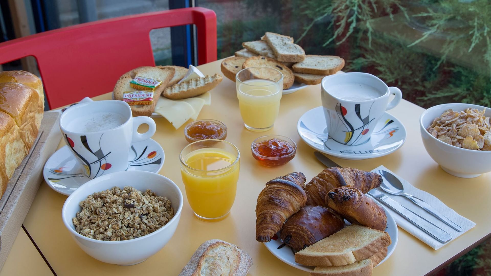 A table arranged with breakfast dishes at Theo Limoges Nord