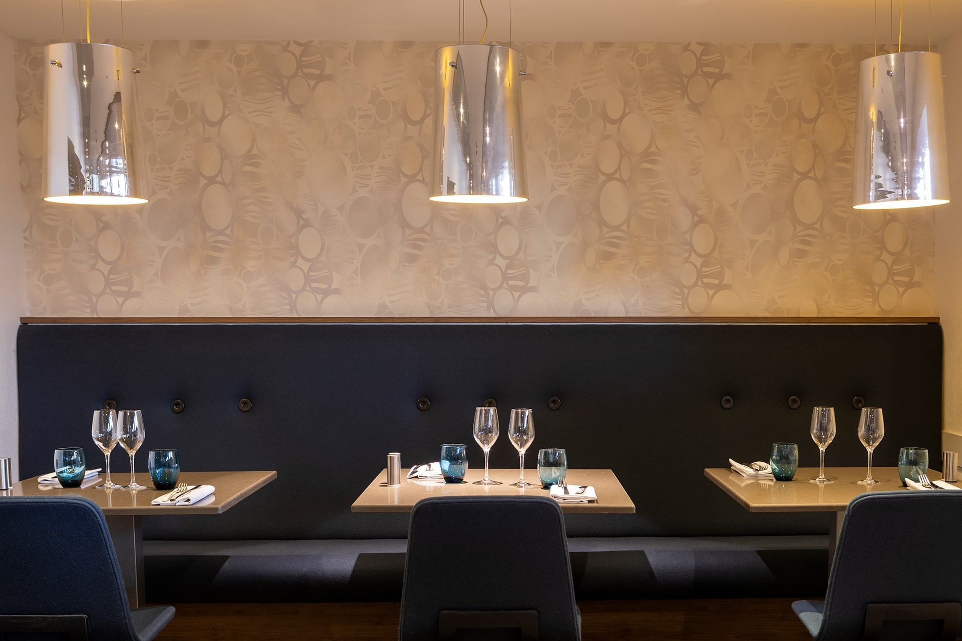 Table dressée au restaurant Le Nautilus à l'Oceania Brest Centre