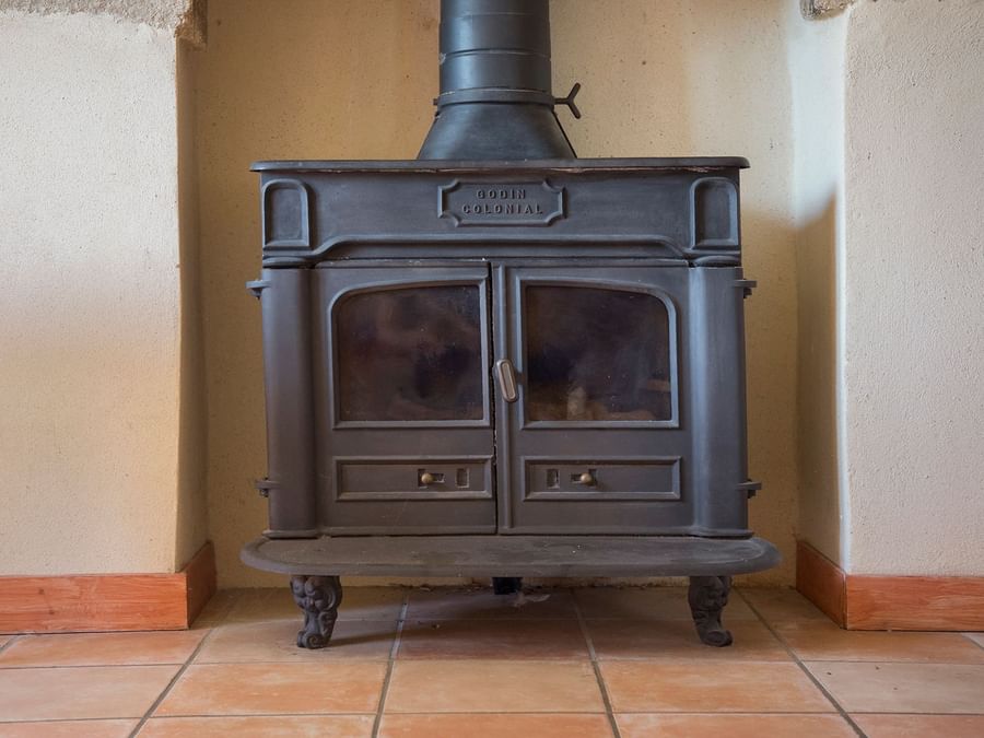 Godin colonial wood stove at Manior des indes