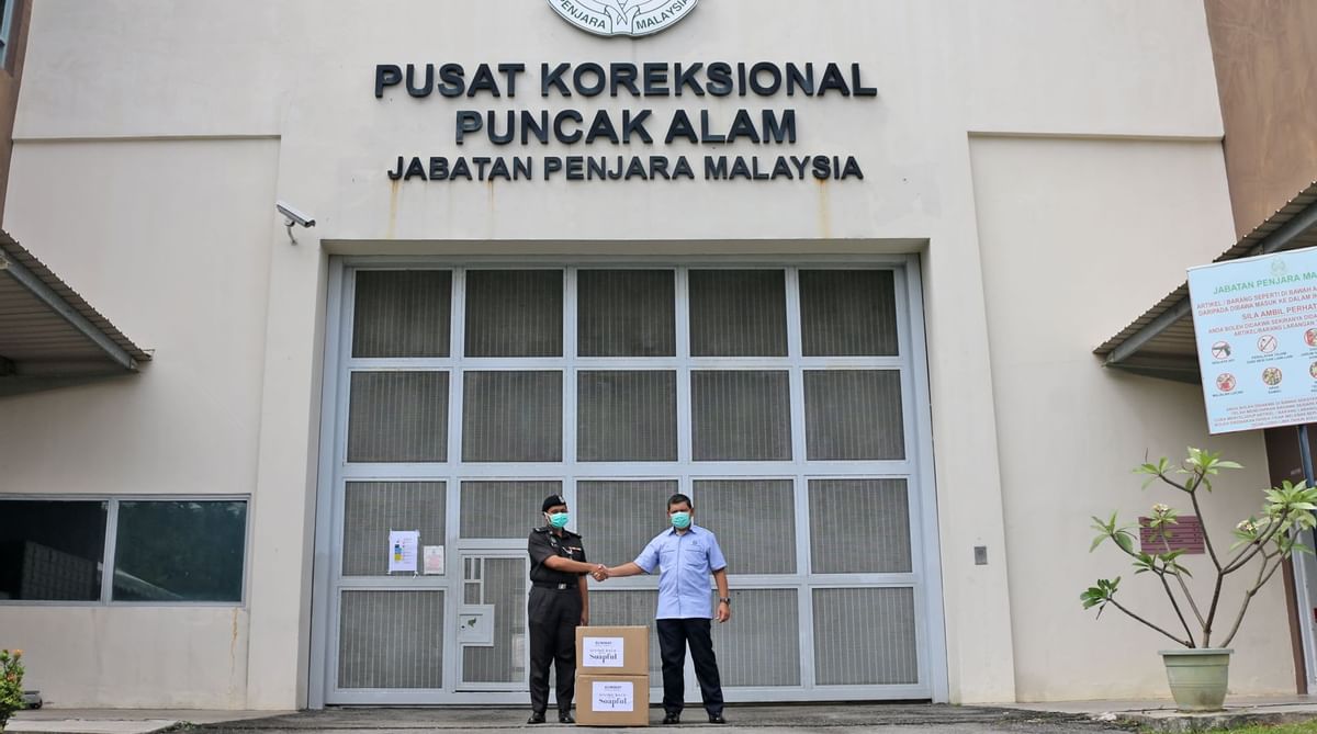 Two men shaking hands in a donation near Sunway Lagoon Hotel