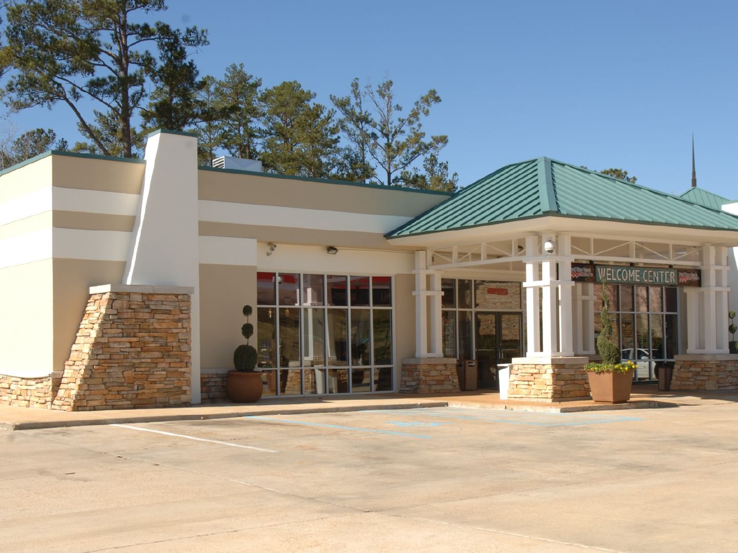 Exterior view of the welcome center at Pearl River Resorts