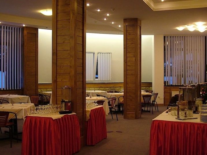 Dinning area of Postăvarul at Ana Hotels Poiana