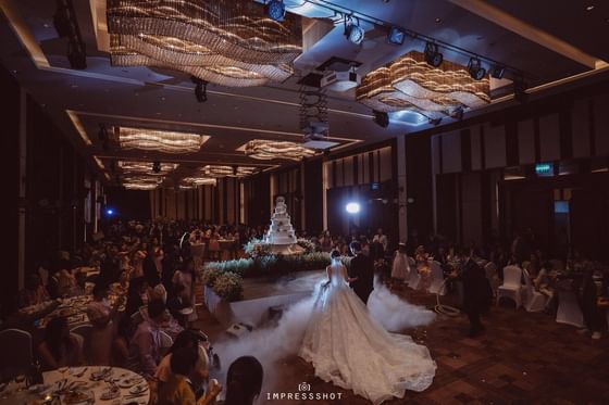 Groom & bride in a wedding ceremony at Eastin Grand Hotel Sathorn