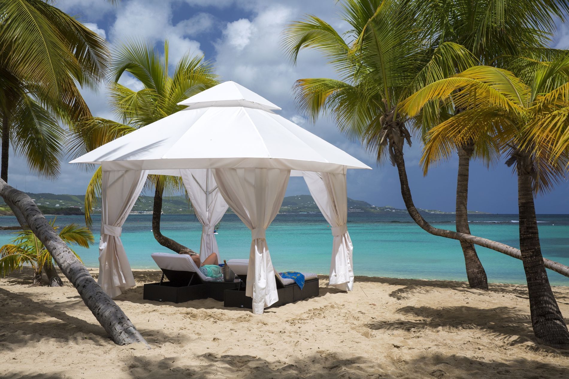 Private cabana in Mermaid Beach near Buccaneer Hotel