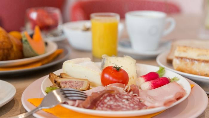 Closeup of a cheesy bacon plate served at Hotel alize