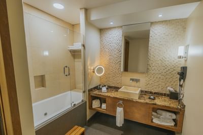 Bathroom of Triple Presidential Suite, Hotel Coral y Marina