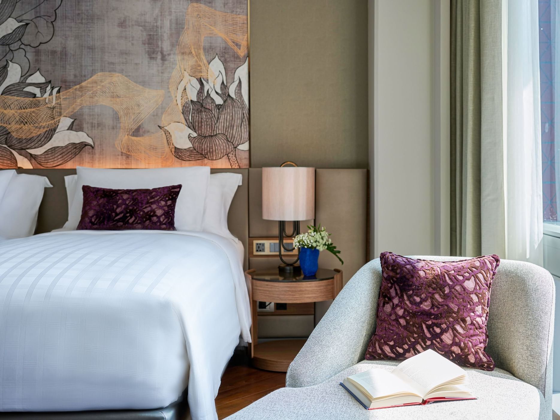 Single Bed & lounge in Premier Room at Chatrium Grand Bangkok