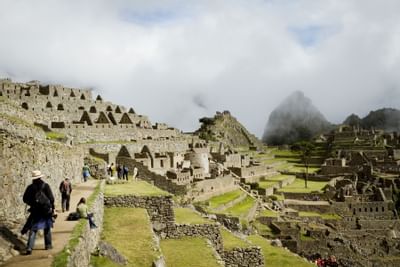 people walking through macchu picchu cuzco