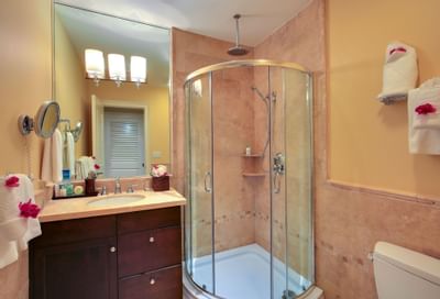 Bathroom with toiletries at Windsong Resort On The Reef