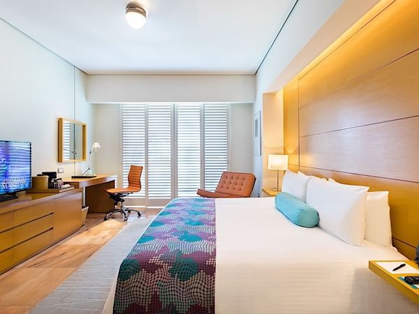 Superior King Size Bed Diamante View Room at Mundo Imperial