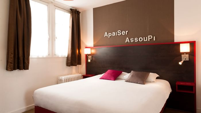 Interior of the Standard room at Hotel Le Cheval Rouge