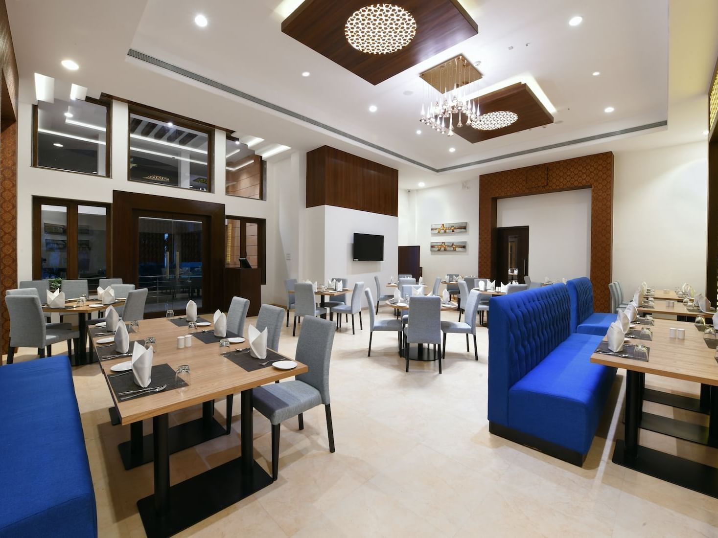 Interior view of Hariyali Kitchen with Parsons chairs at Eastin Easy Vita