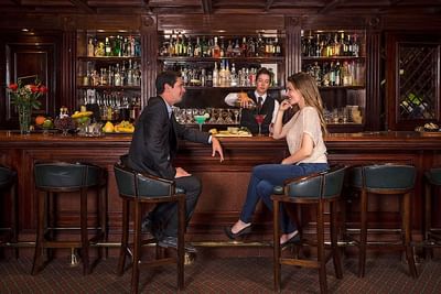 A couple enjoying in the bar at Hotel Plaza San Francisco