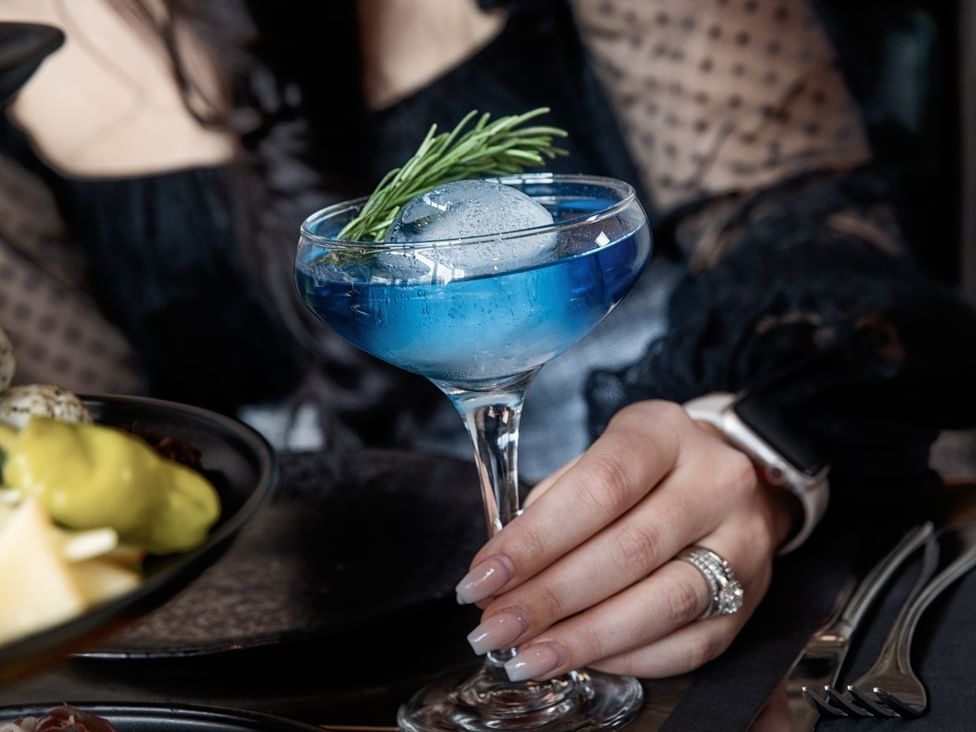 Cocktails and dinner at Ampersand 27