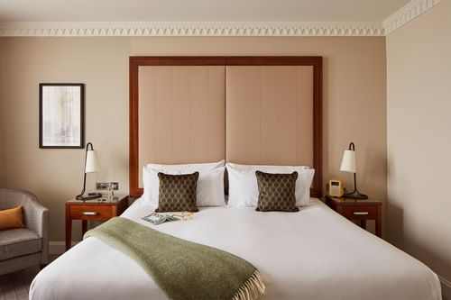 King bed in Deluxe Room at The Clermont Charing Cross