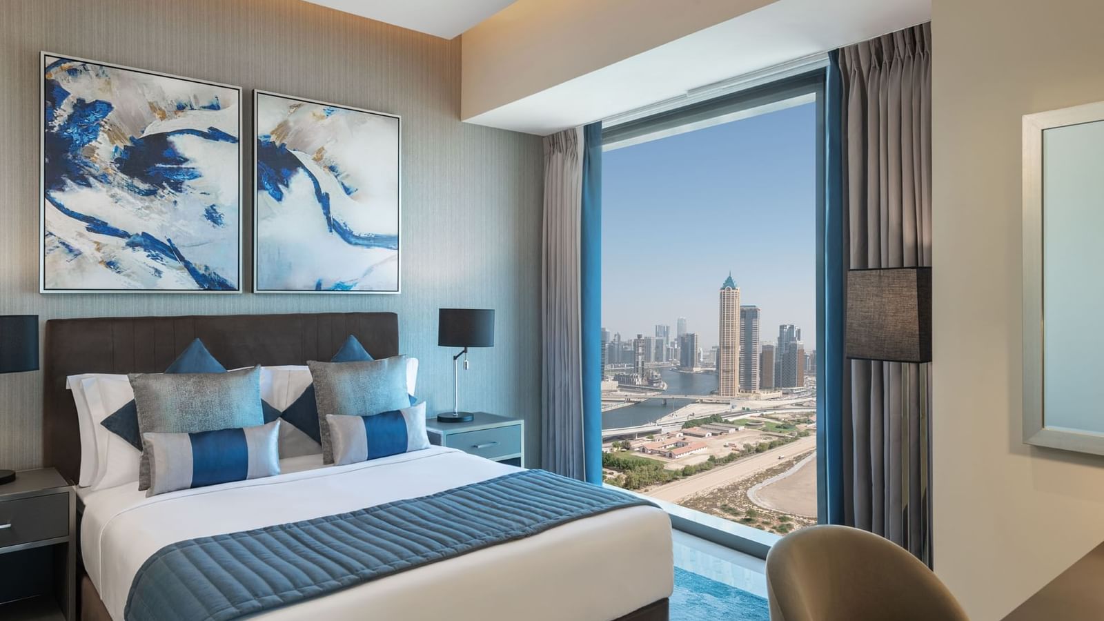 King bed with a city view in Two Bedroom at DAMAC Maison Aykon City