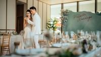 Wedded couple dancing in The Fullerton Ballroom at Ocean Park Hotel Hong Kong