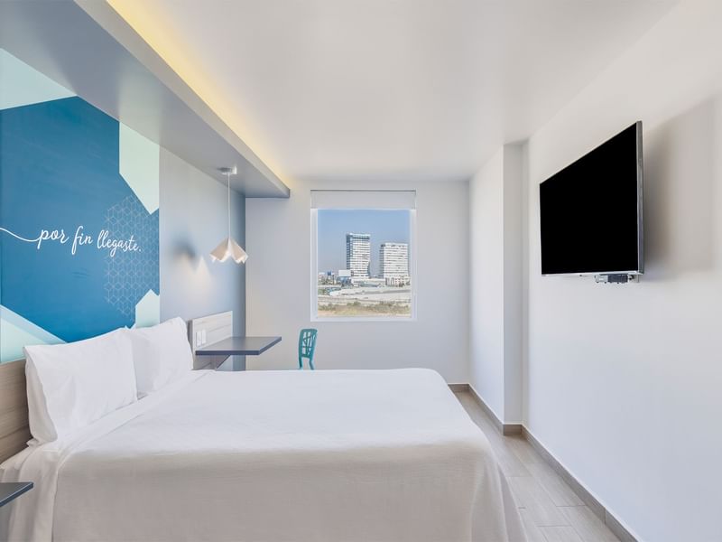 Interior de la Habitación Superior con TV de One Hotels