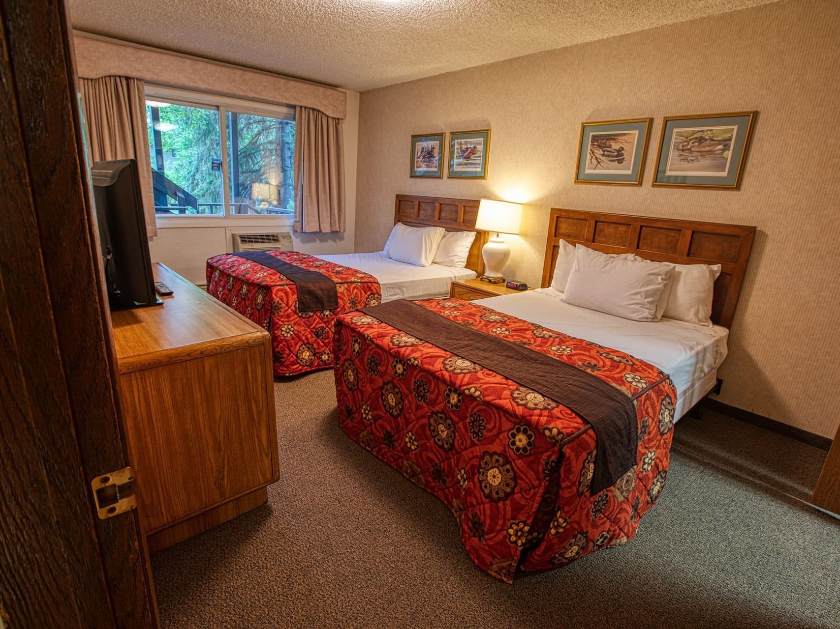 View of the deluxe one bedroom suite at Wedgewood Resort