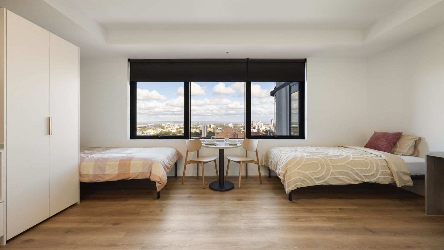 UniLodge Perth Central Twin Room High Floor 2