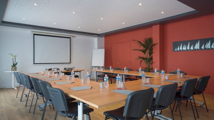 Interior of a meeting room at Hotel Admiral's
