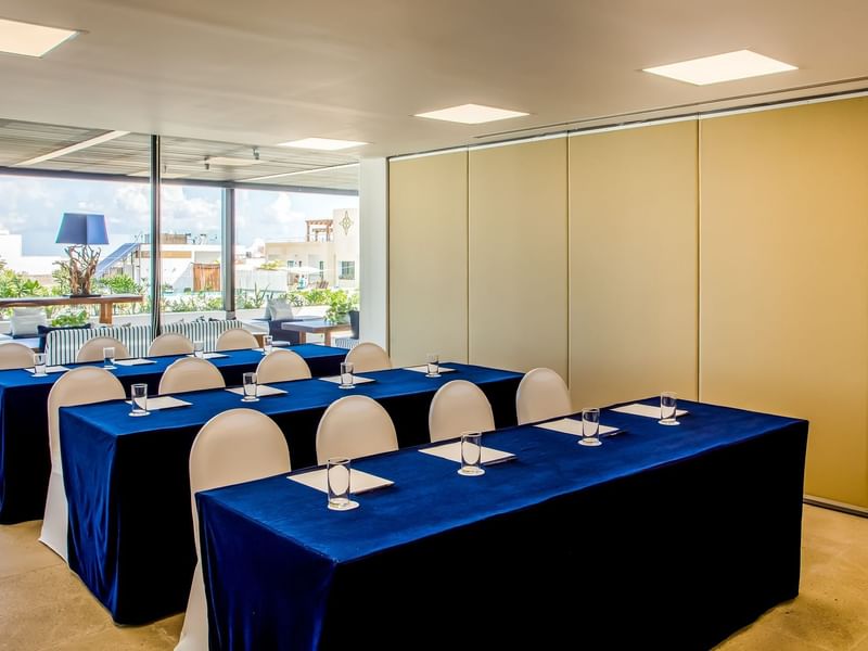 Table arrangements in Salon Mar Y Sol at Fiesta Inn Hotels