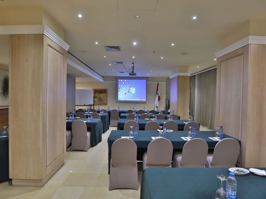 غرفة اجتماعات عادية