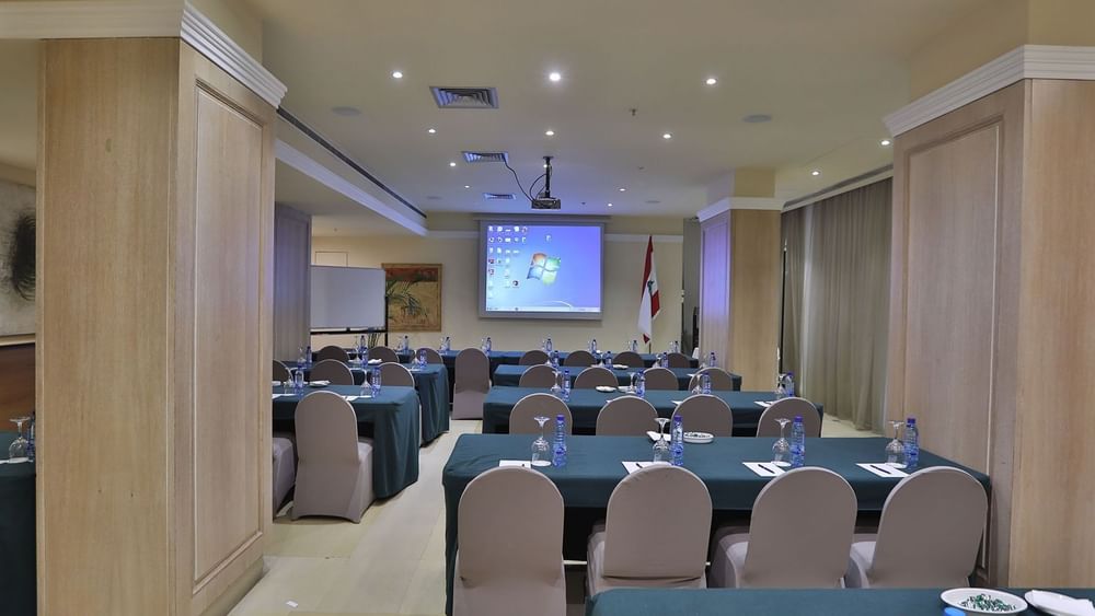 غرفة اجتماعات عادية