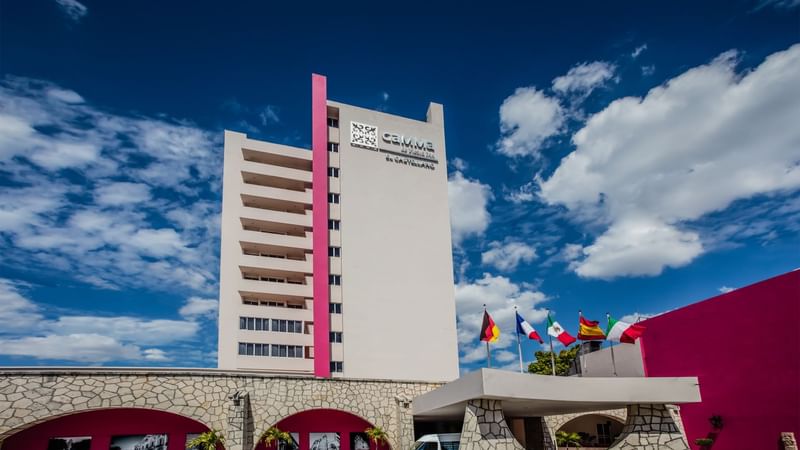 Close-up of the entrance of Gamma Mérida el Castellano