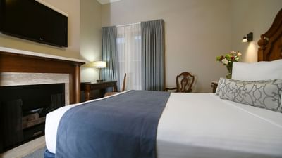 1-King Room with Balcony & TV at Horton Grand Hotel