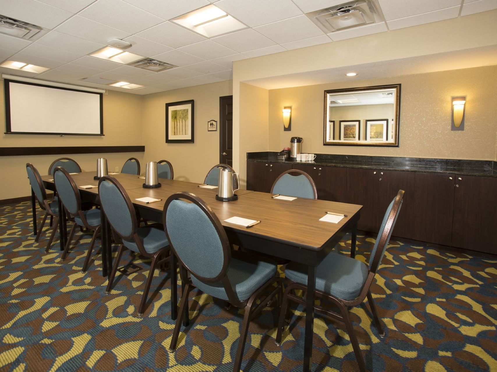 Conference table, Rinny Meeting Room at Rosen Inn International