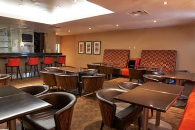 classic spacious lounge area at Inn of Waterloo