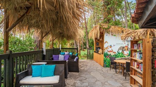 Art Atelier & Coffee Shop ​​​​​​​