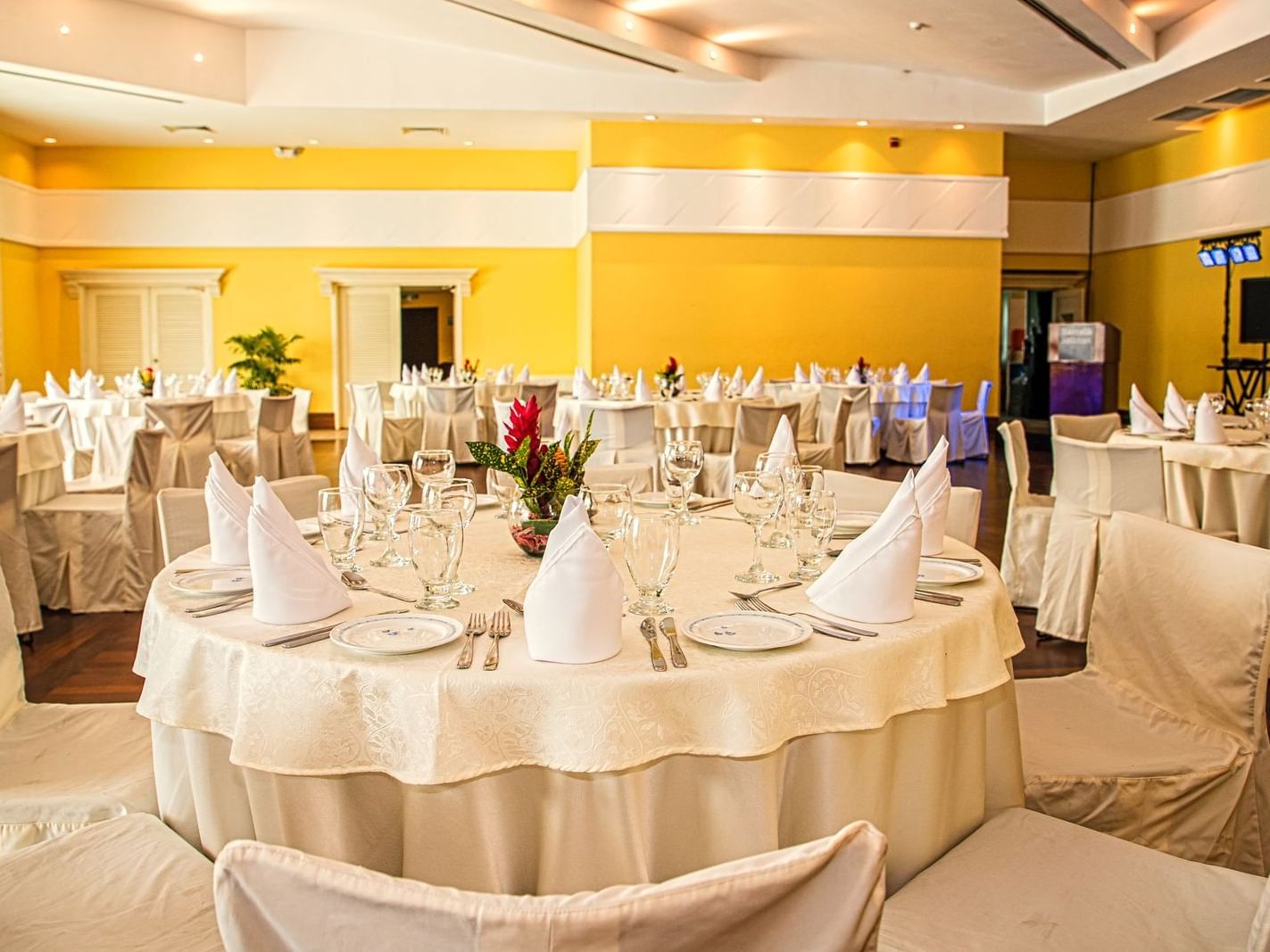 Table setup in Valdivia conference Room at Hotel Colón Salinas