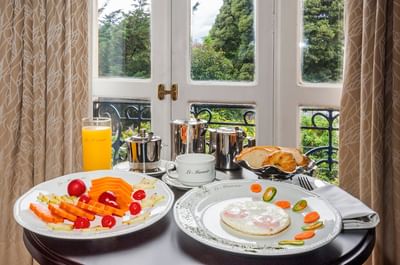 Variety of food dishes served on a dining table at Le Manoir Bogotá Hotel