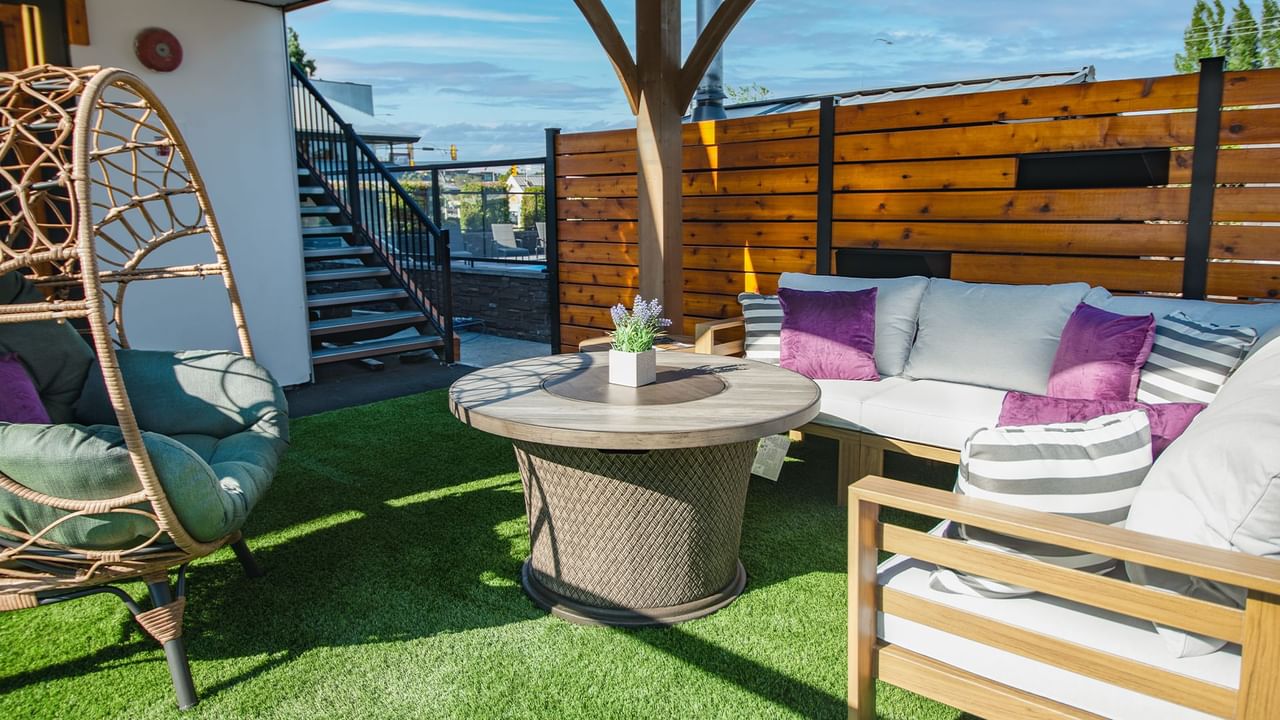 Hotel outdoor fireplace area