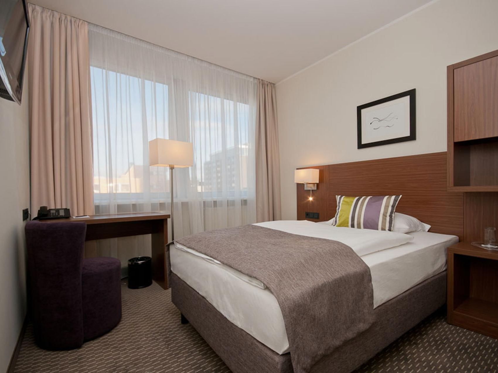 Cozy bedroom with city views and contemporary décor at Hotel Sylter Hof Berlin