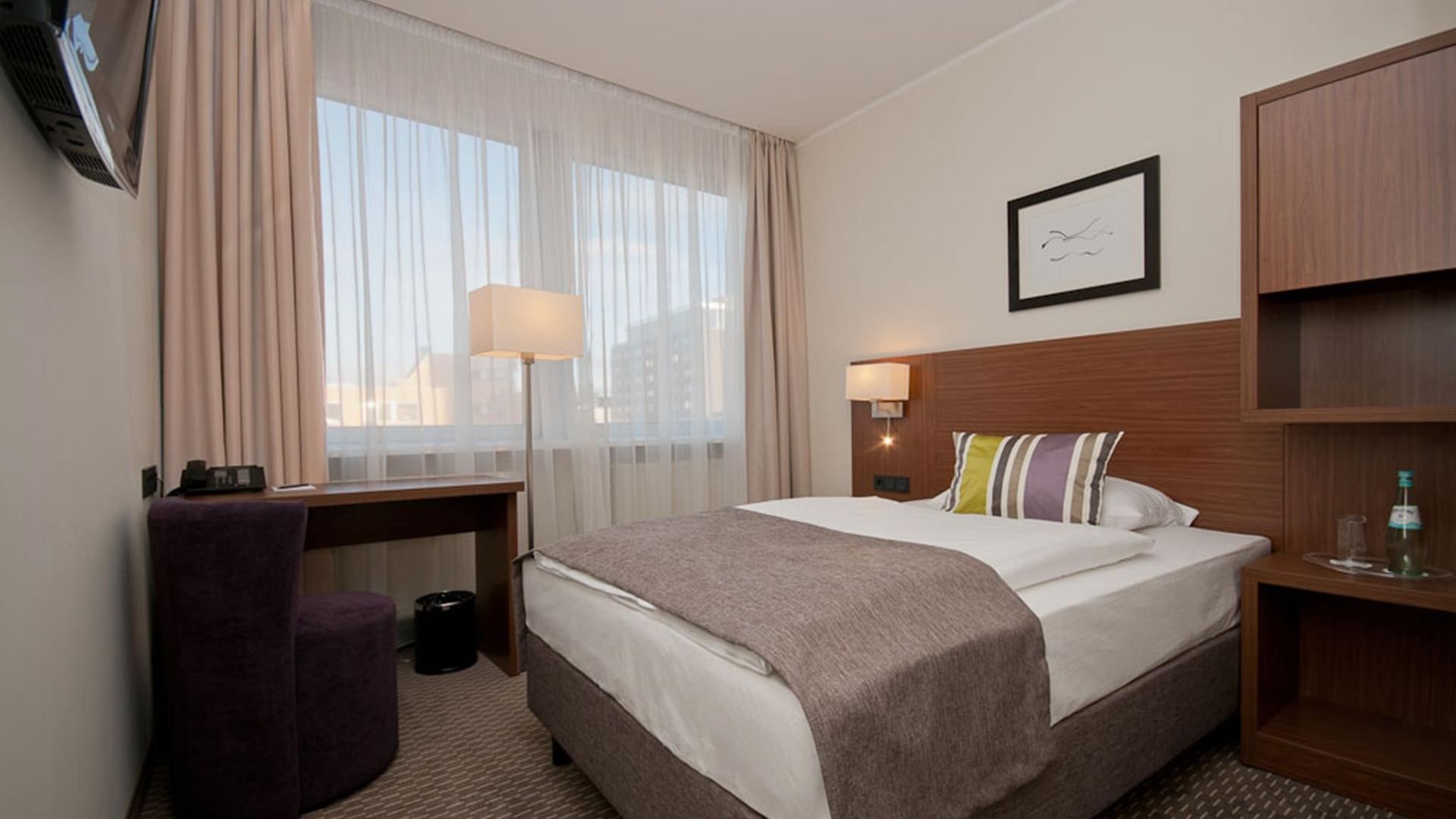 Relaxing Standard Queen Room with City Views