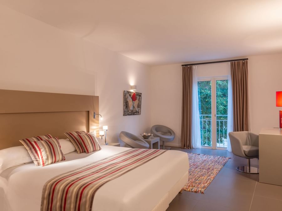 Chambre Deluxe room at Hotel Golf Chateau de la Begude