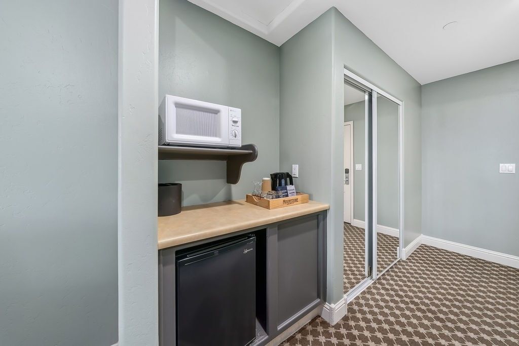 Accessible Superior Room - Cambria Pines Lodge