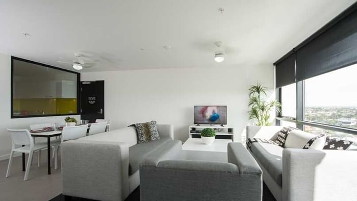 TV in 6 Bedroom Apartment