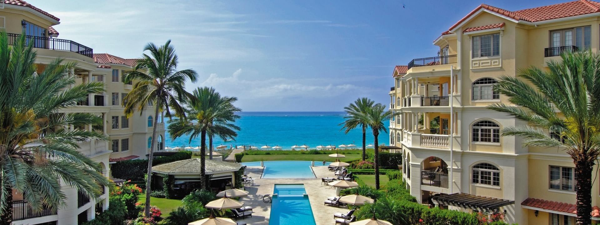 Hotel & pool area overlooking Beach, The Somerset on Grace Bay