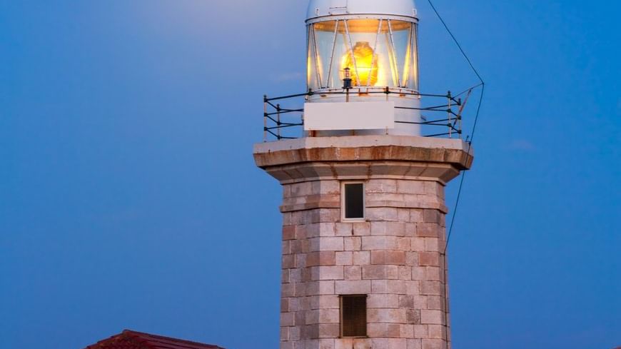 Faro de Punta Nati