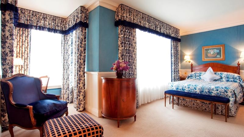 Deluxe Queen Facing Bed at The Capital Hotel