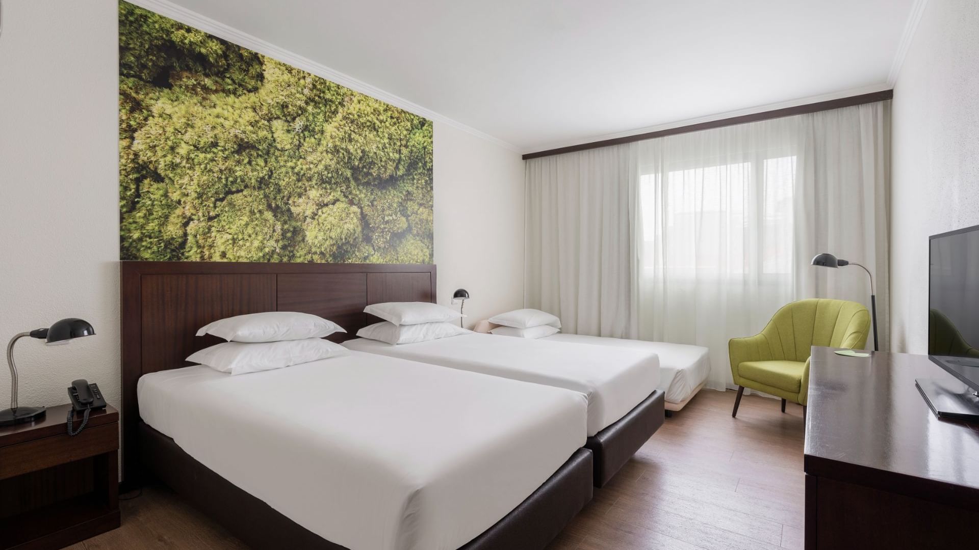 Neat Standard Plus room with twin beds, Bensaude Hotels
