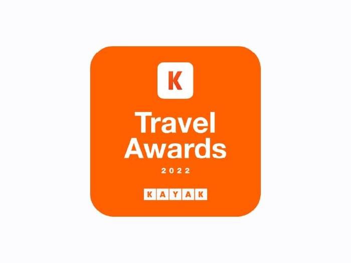 The official logo of Travel Awards 2022 Kayak used at Hotel Isla Del Encanto