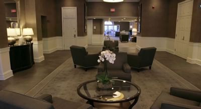 Lobby & reception with sitting area at Ethan Allen Hotel