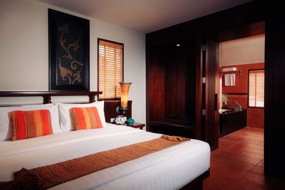 Bedroom with King bed of One-bedroom suite villa