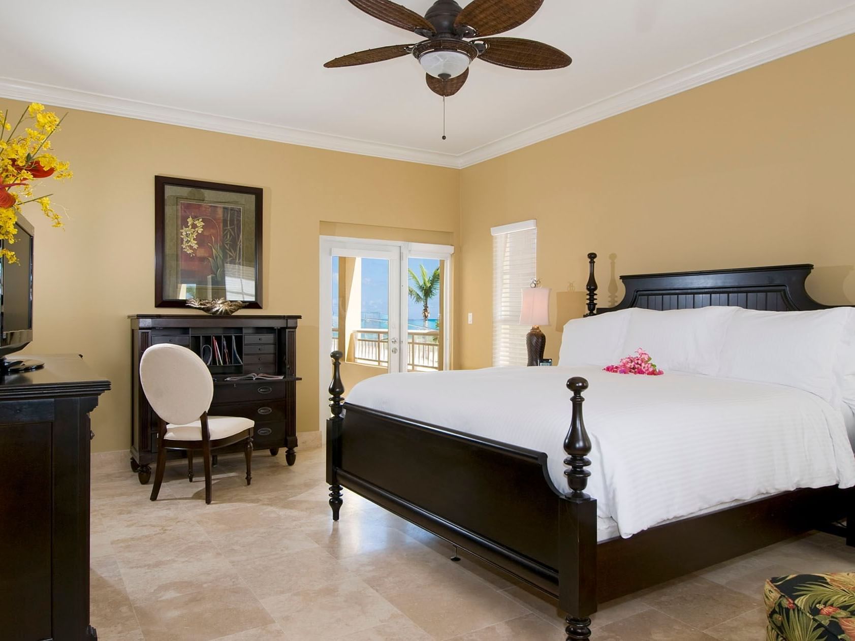 View of a master bedroom at Windsong Resort On The Reef